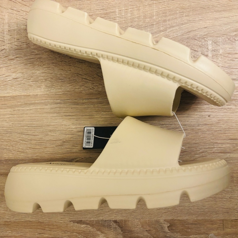 American Exchange Cream Platform Shoes Slides - Picture 7 of 10